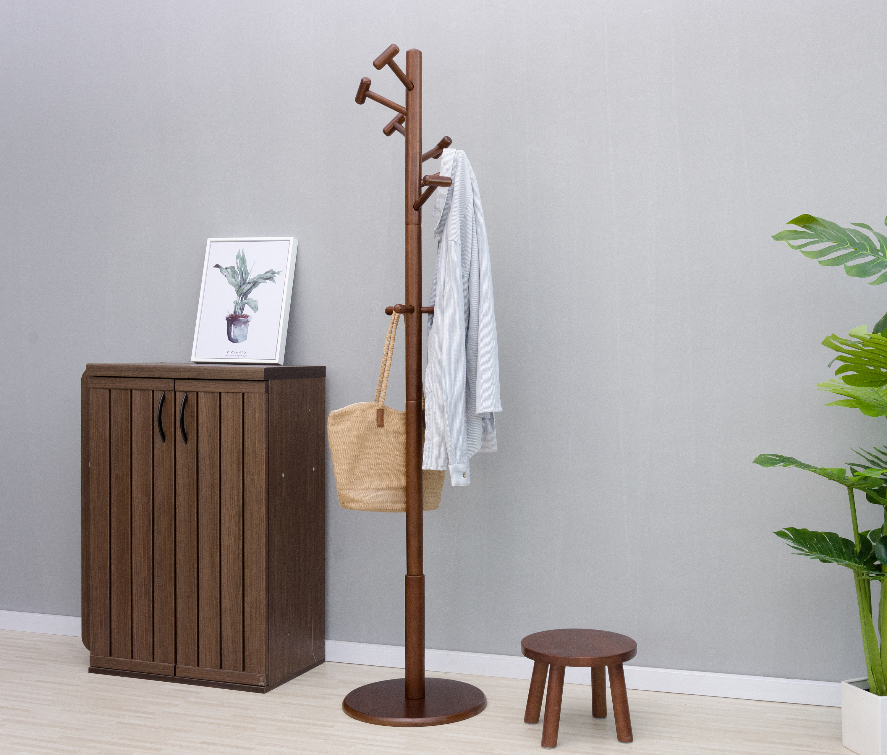 ဘယ်လို coat rack က လက်တွေ့ကျလဲ။